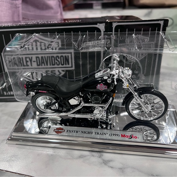 1999 night train Harley Davidson motorcycle new in box - Picture 2 of 7